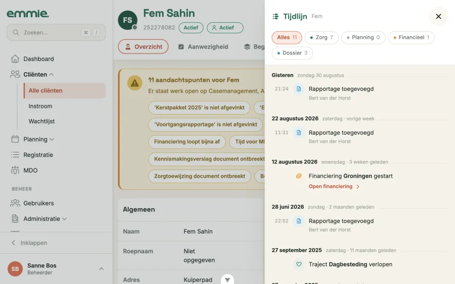 Het tijdlijnpaneel naast het dossier met rapportages, een financiering en een traject